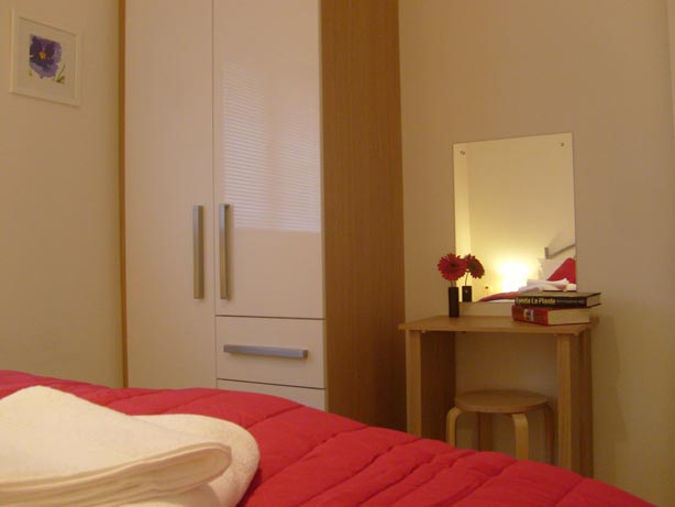 image of double bedroom cupoards